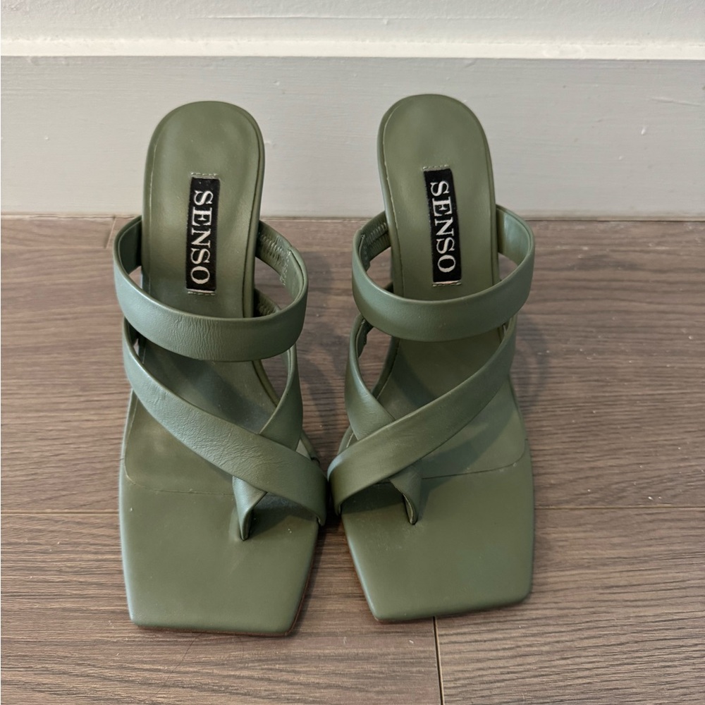 NWOT SENSO Olive Green Strappy Heels 6